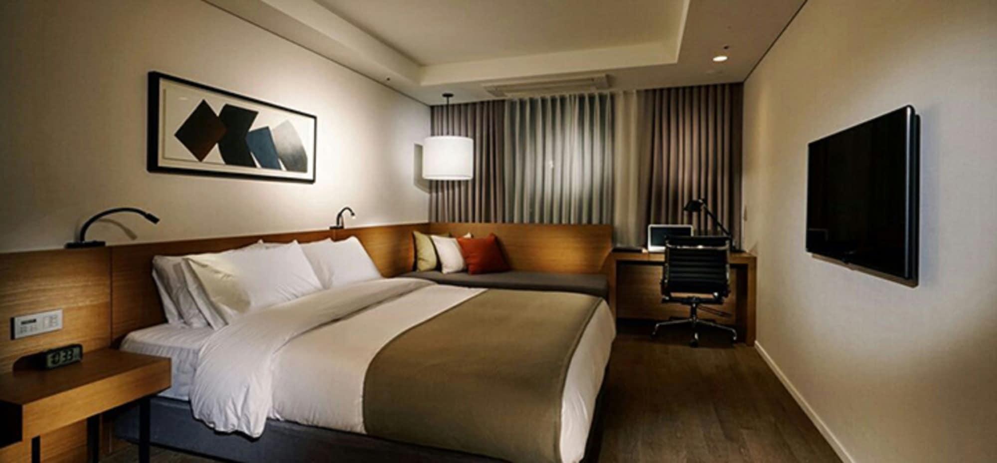 Ramada By Wyndham Gunsan Hotel Екстериор снимка