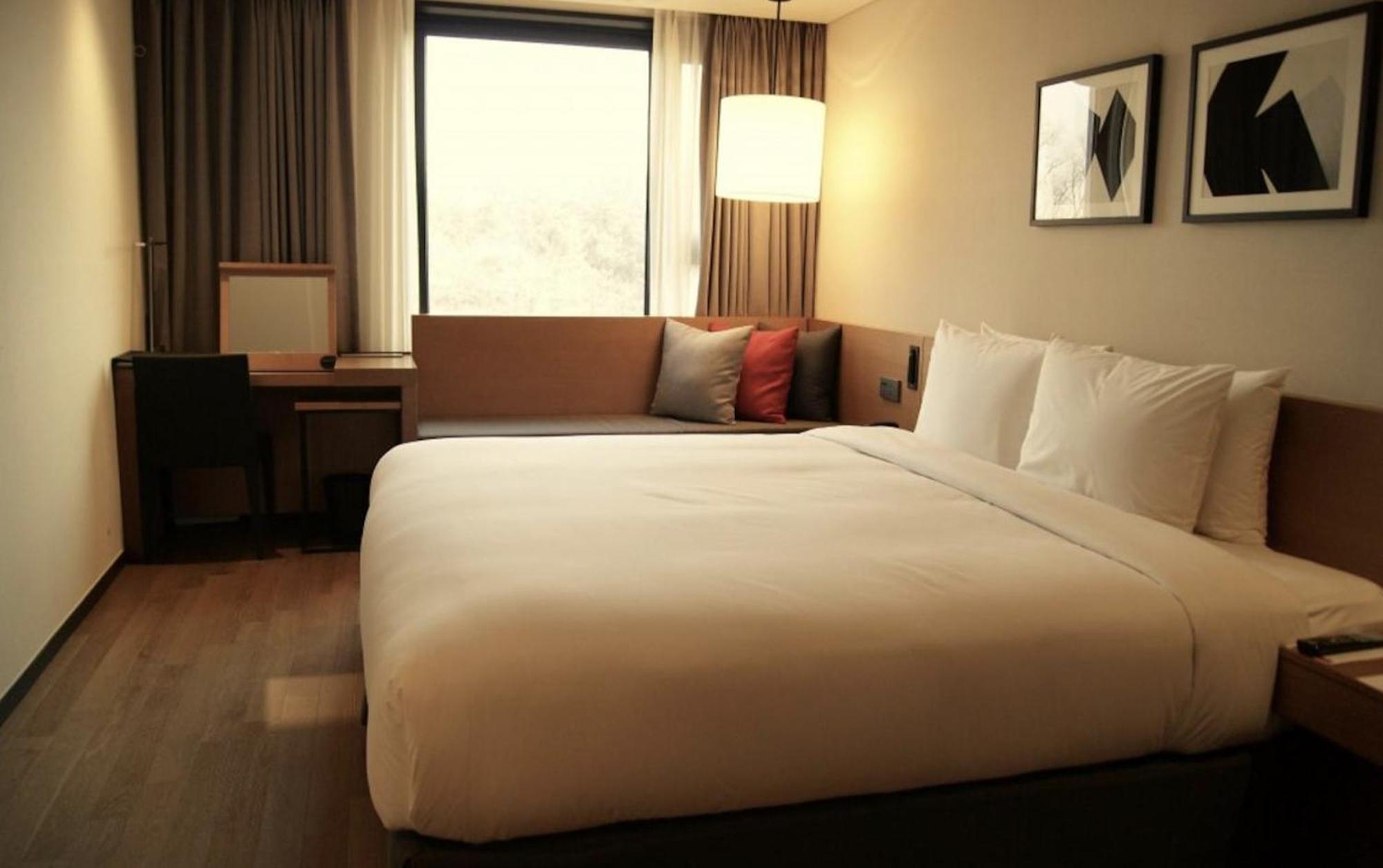 Ramada By Wyndham Gunsan Hotel Екстериор снимка