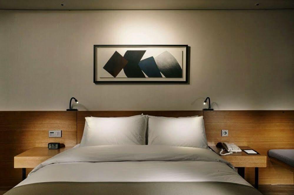 Ramada By Wyndham Gunsan Hotel Екстериор снимка
