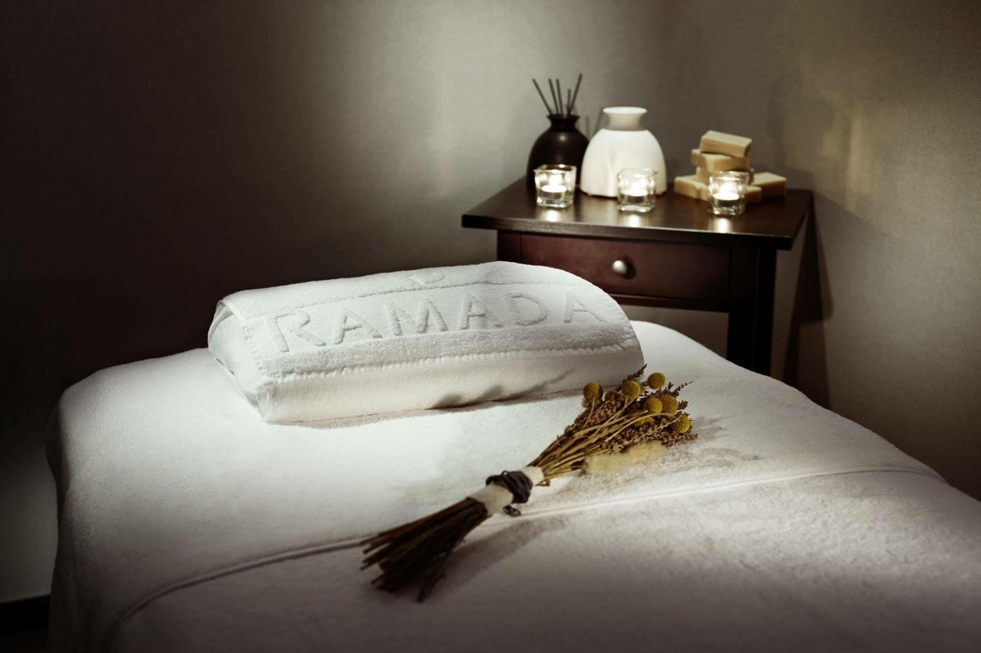 Ramada By Wyndham Gunsan Hotel Екстериор снимка
